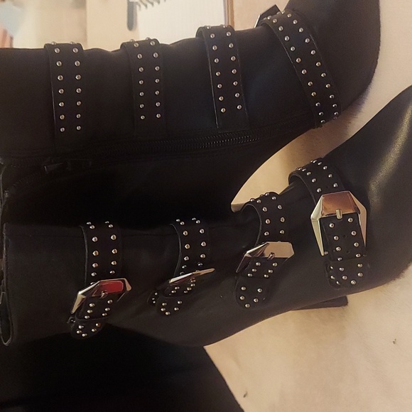 Steve Madden Black Boots size 6 - Picture 1 of 5